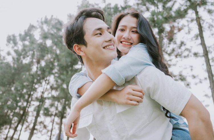 Kawan Puan, berikut ini tiga rahasia agar hubungan suami istri berjalan langgeng.
Apa saja rahasianya?