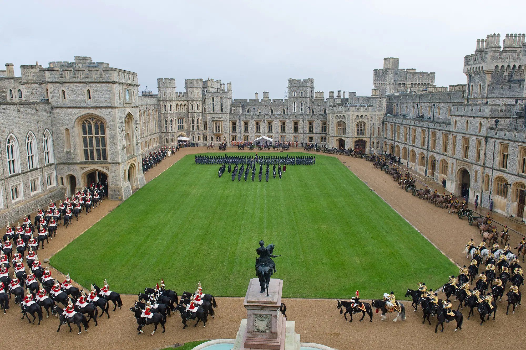 Berikut dekorasi ruang di Kastil Windsor yang menjadi tempat pelipur lara Ratu Elizabeth II semasa hidupnya!
