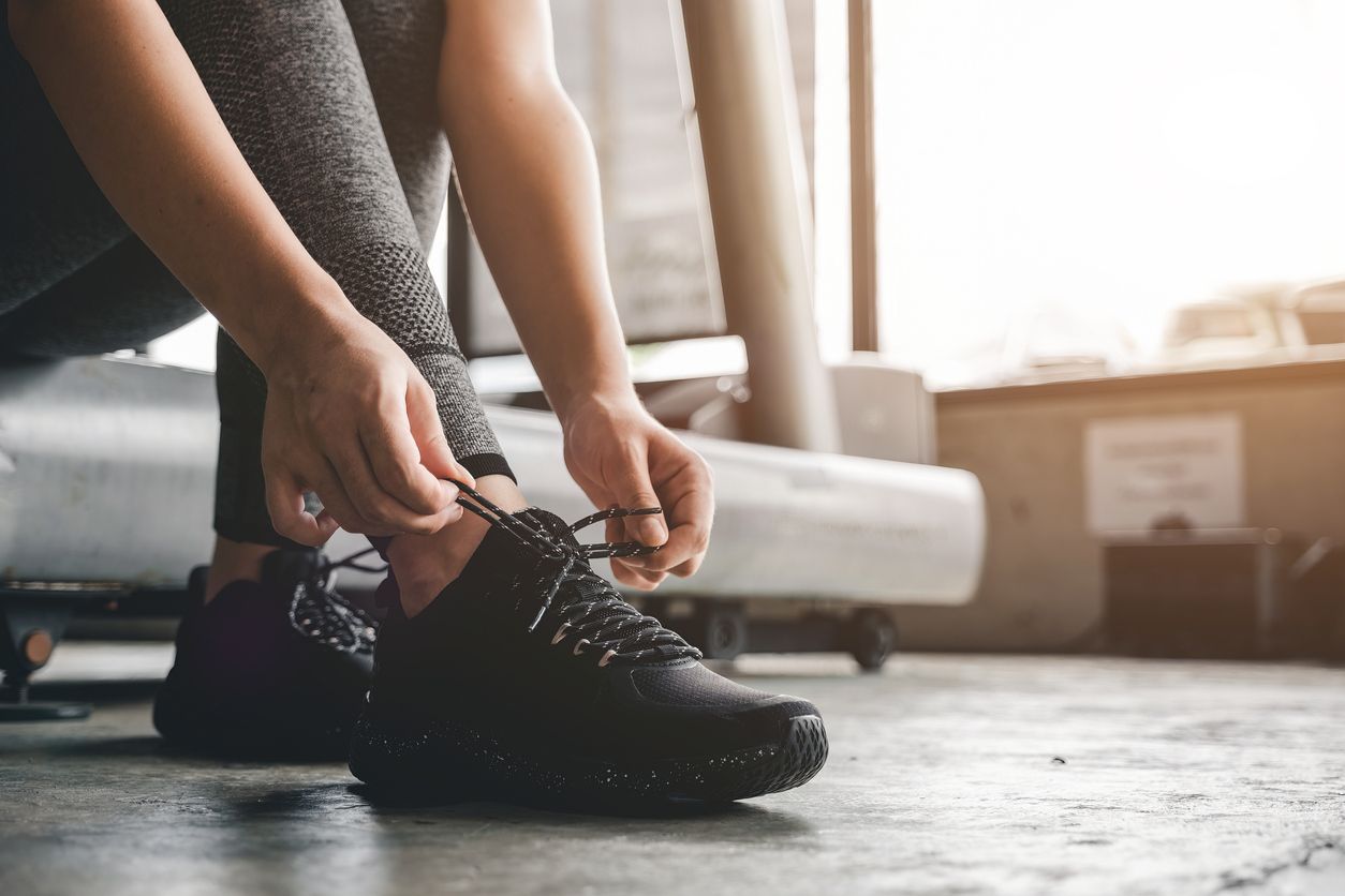 Intip berbagai macam sepatu olahraga yang perlu kamu ketahui agar bisa memilih jenis sepatu yang tepat sesuai kegunaannya.