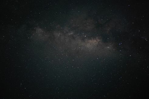 Berikut cara memotret milky way agar hasilnya jadi maksimal dan terlihat indah. Simak penjelasan selengkapnya!