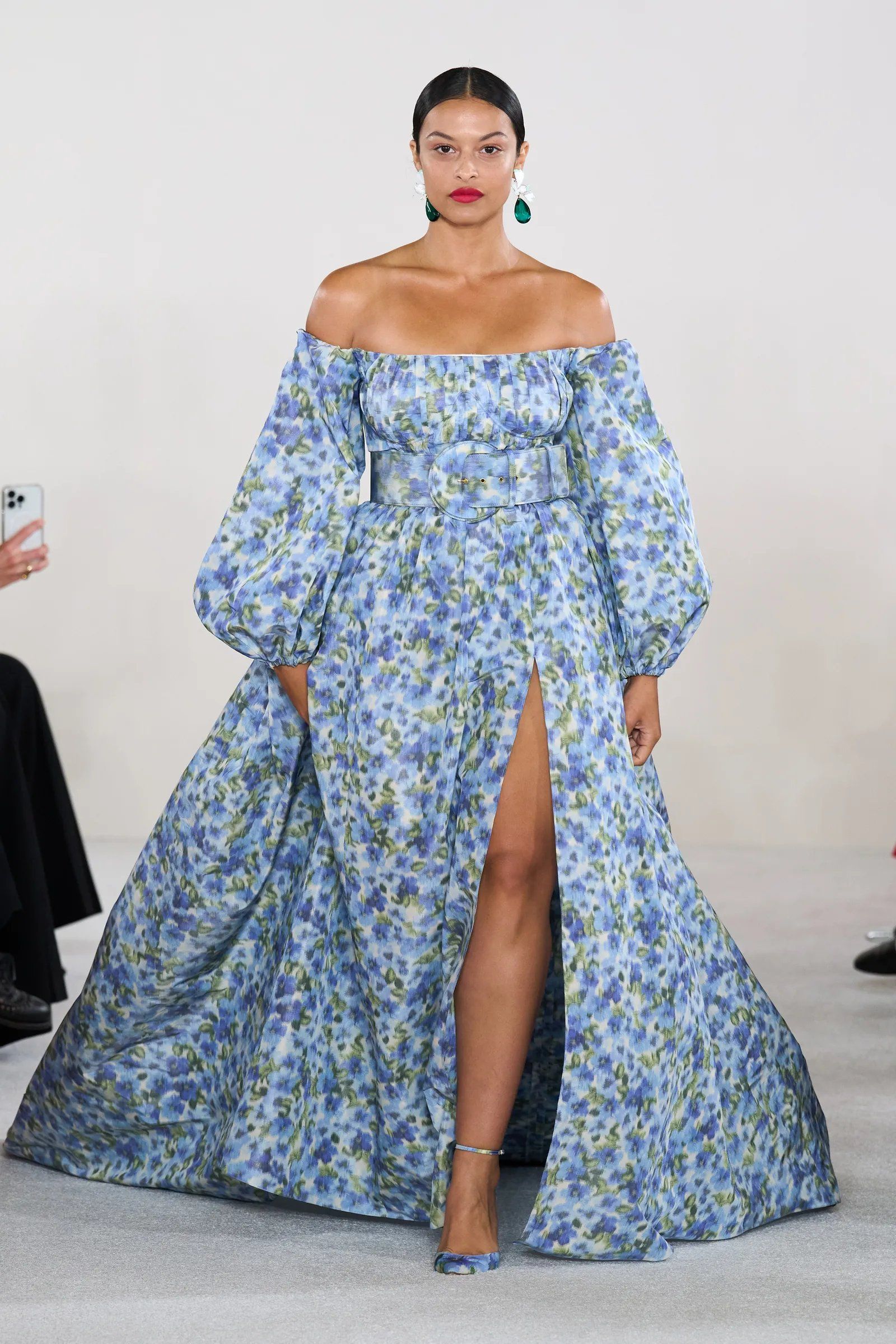 Carolina Herrera Spring 2023 Ready to Wear di New York Fashion Week.