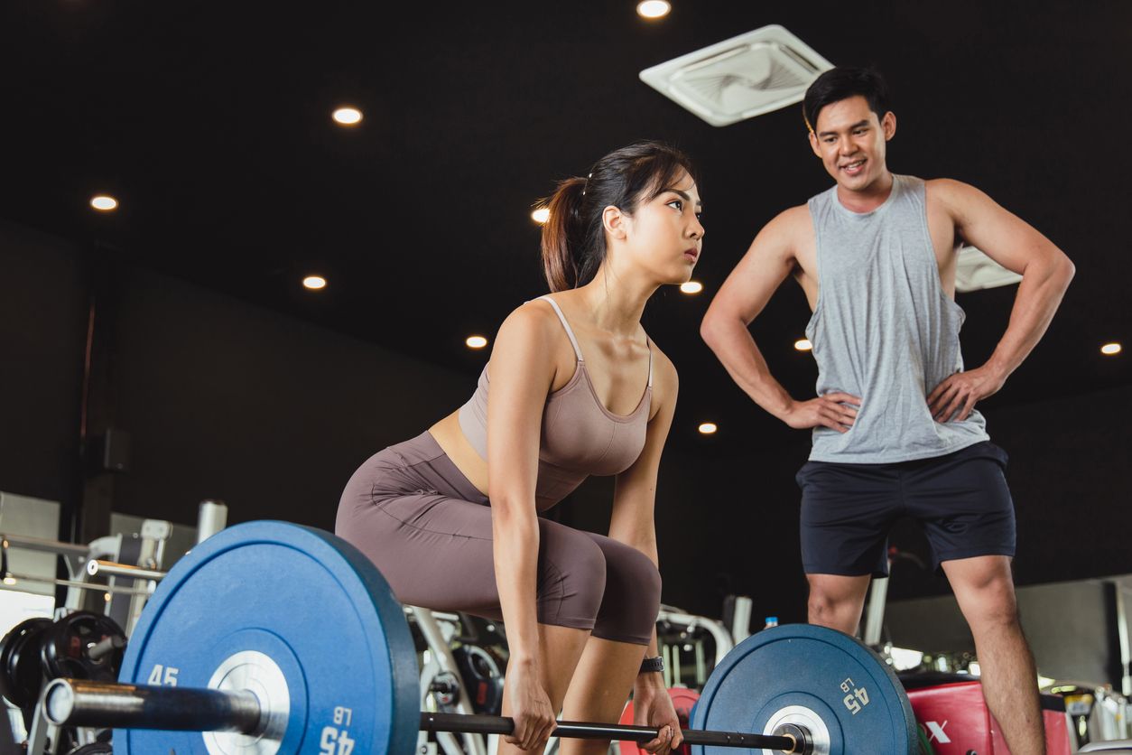 Berikut ini gerakan untuk mencegah terjadinya kehilangan massa otot, ada deadlift hingga shoulder press