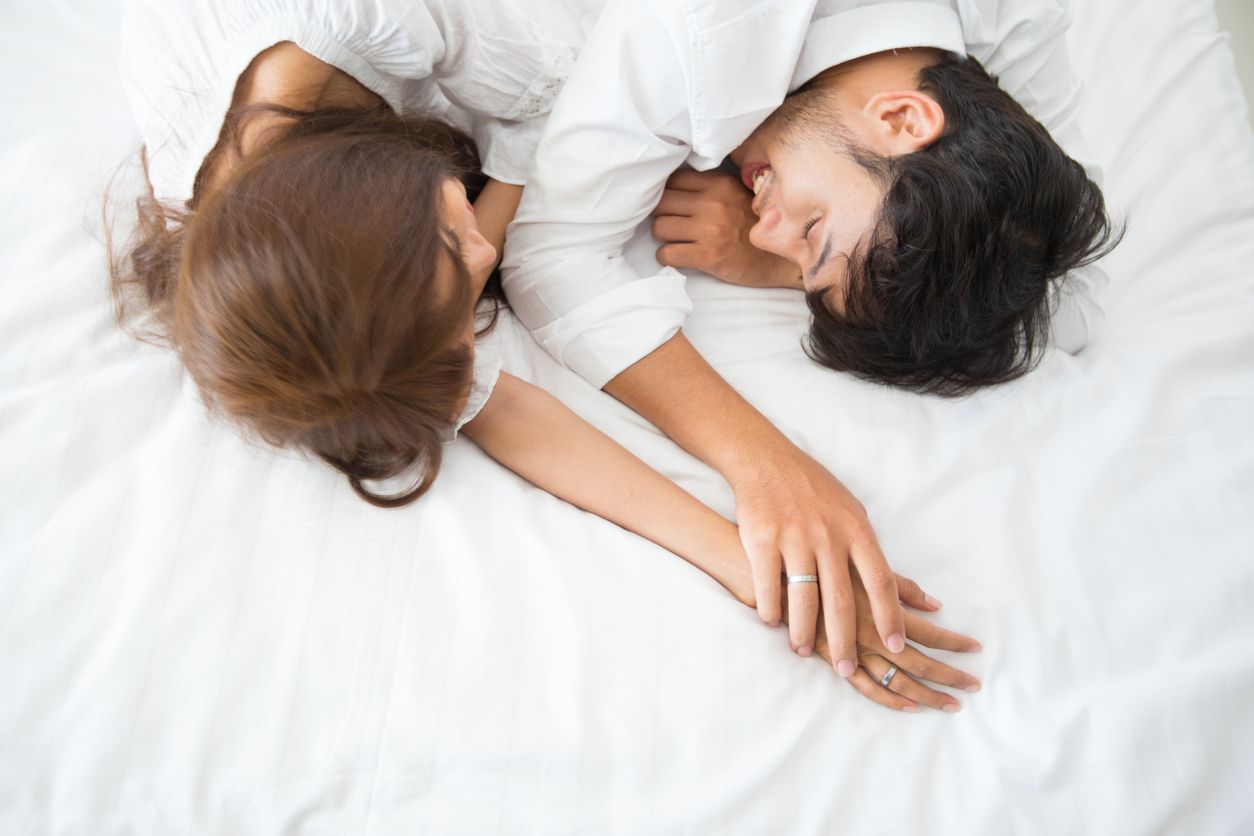 Ada sejumlah tanda yang menunjukkan kehidupan seksual dalam pernikahan memuaskan nih, Kawan Puan. Yuk, simak ulasannya!