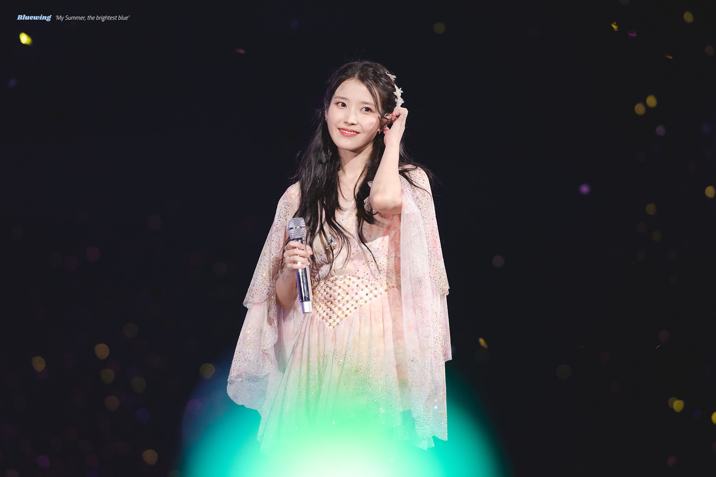 Penyanyi IU telah menggelar konser The Golden Hour hari pertama pada Sabtu (17/9/2022) di Jamsil Olympic Stadium, Seoul. Ini dia keseruannya.