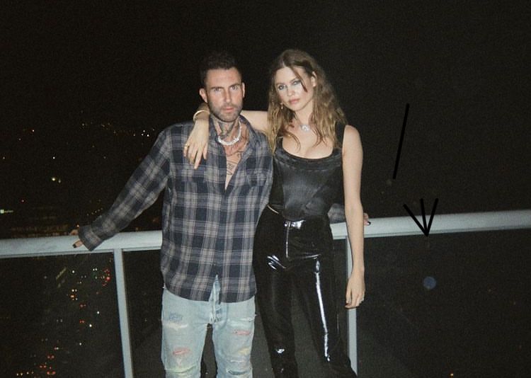 Vokalis Maroon 5, Adam Levine diduga selingkuh dengan influencer saat Behati Prinsloo hamil anak ketiga.