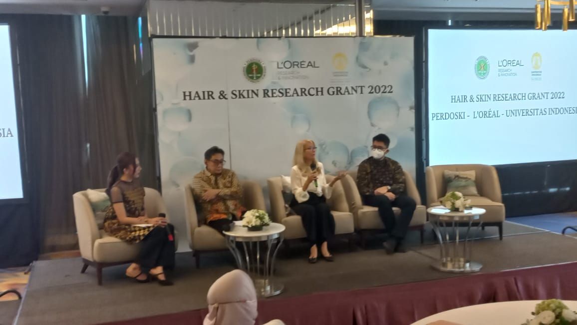 Mendukung kemajuan sains Indonesia, L'Oreal dengan PERDOSKI dan Universitas Indonesia gelar Hair & Skin Research Grant 2022. Ini pemenangnya.