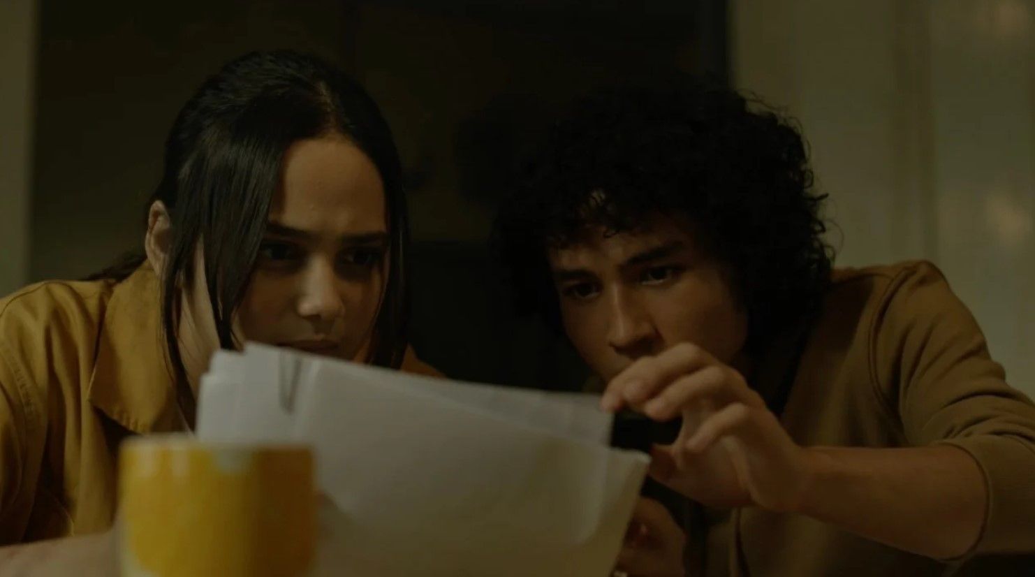 Ulasan dan review film Jailangkung: Sandekala, kisah horor keluarga yang sedang tayang di bioskop Indonesia.