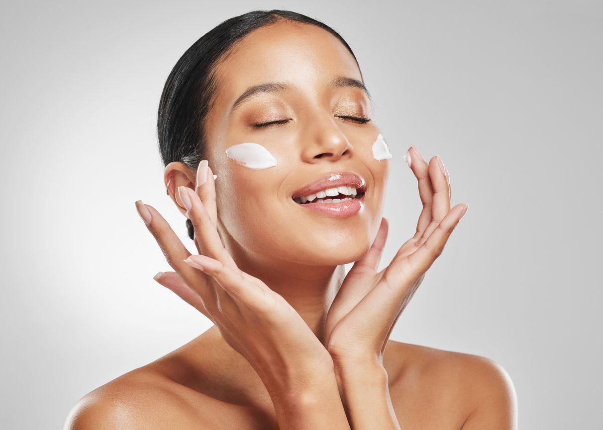 Menurut dermatologist, ini berbagai hal yang penting Kawan Puan perhatikan saat membeli sunscreen. Apa saja?
