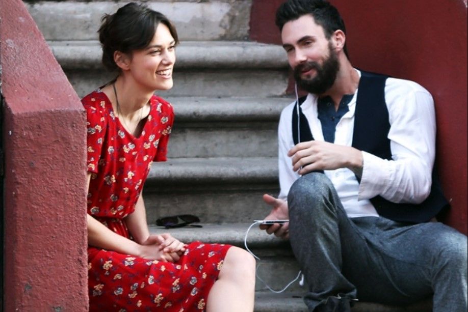 Sinopsis film Begin Again, kisah Adam Levine selingkuh dari Keira Knightley yang kini tayang di Netflix.