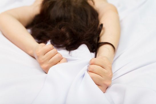 Perempuan perlu tahu, ini alasan mengapa kamu tidak mudah orgasme saat lakukan hubungan suami istri.