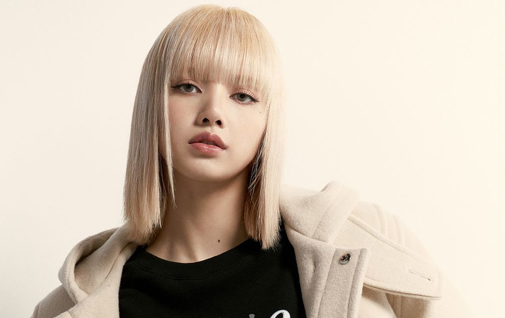 Menjadi kiblat fashion dunia, simak ide outfit yang simpel dan nyaman ala idol Kpop untuk musim hujan. Berikut detailnya!