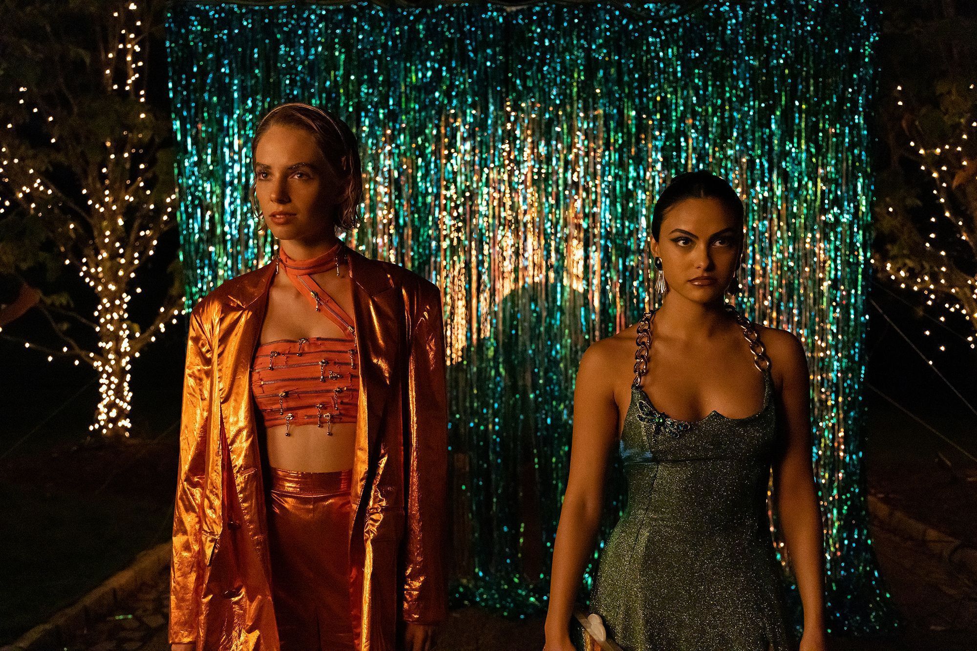Ini sinopsis film Do Revenge, kisah balas dendam Camila Mendes dan Maya Hawke yang trending di Netflix.
