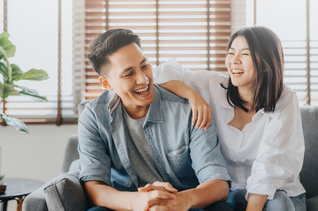Selera humor yang baik adalah salah satu cara menjaga keharmonisan hubungan. Yuk, cari tahu alasannya!