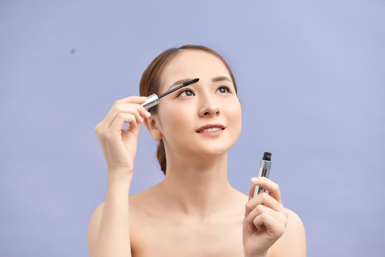 Untuk membuat tampilan bulu mata selalu on point seharian, simak rekomendasi maskara waterproof dari brand lokal.