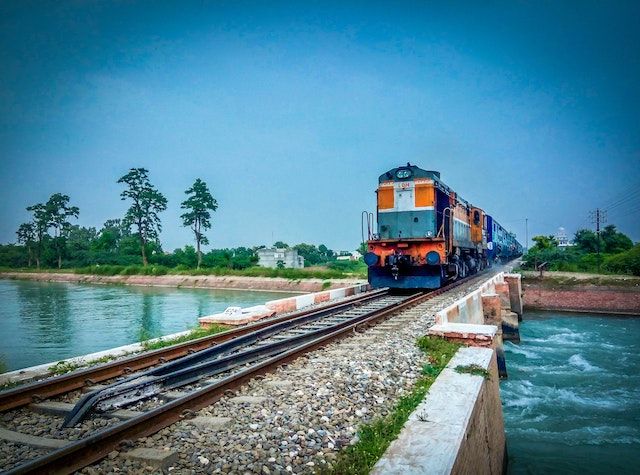 Peringati Hari Kereta Api Indonesia, ketahui ini dia tips aman solo traveling naik kereta api supaya nyaman.