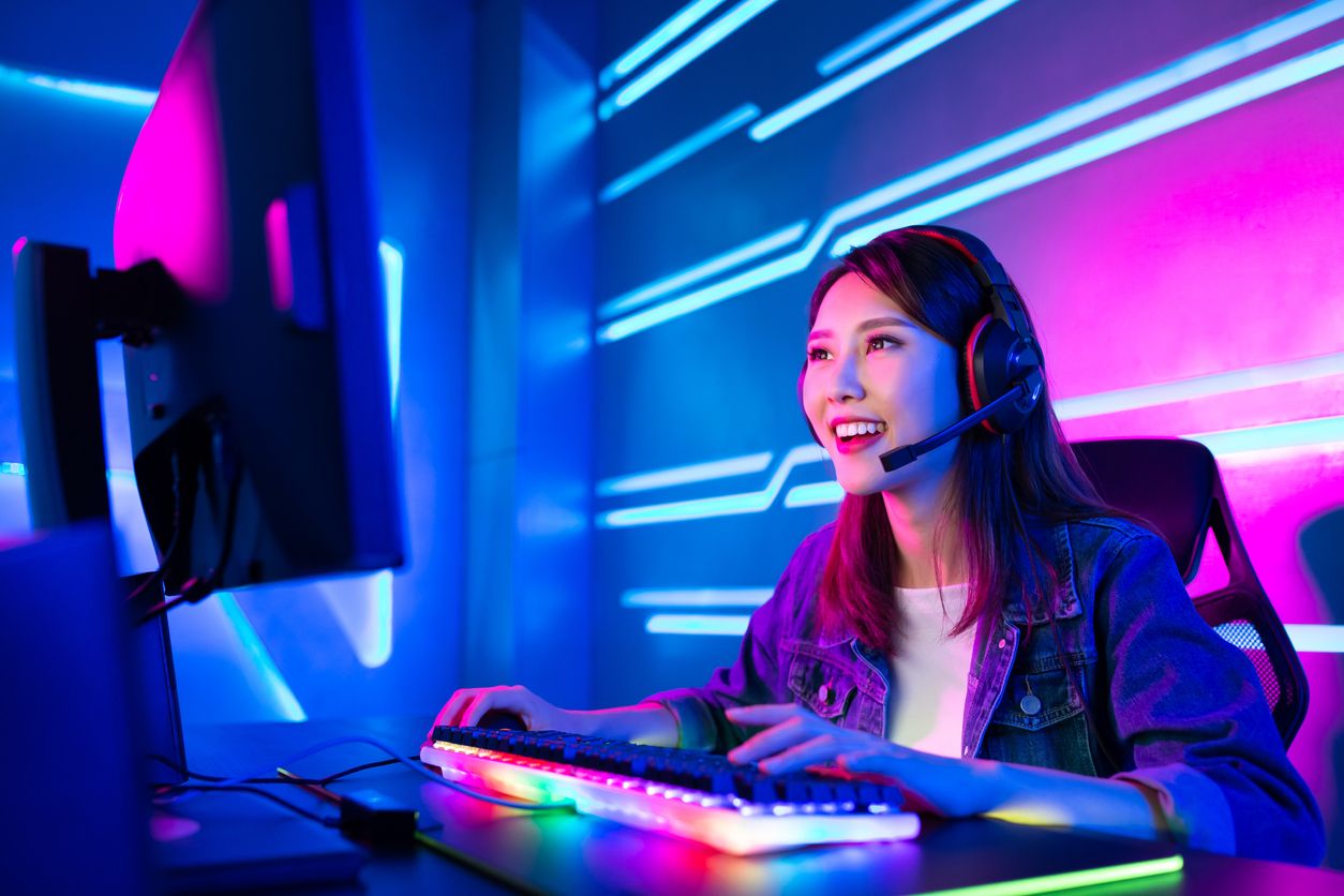 Berikut berbagai profesi di dunia game yang bisa Kawan Puan coba. Salah satunya jadi game writer yang mengembangkan cerita!