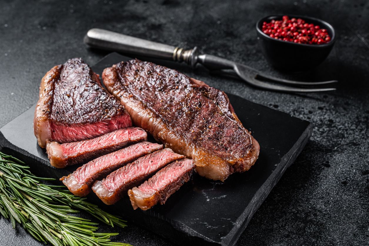 Chef bagikan tiga tips memasak steak sirloin ala restoran fine dining, salah satunya pakai teknik pan seared