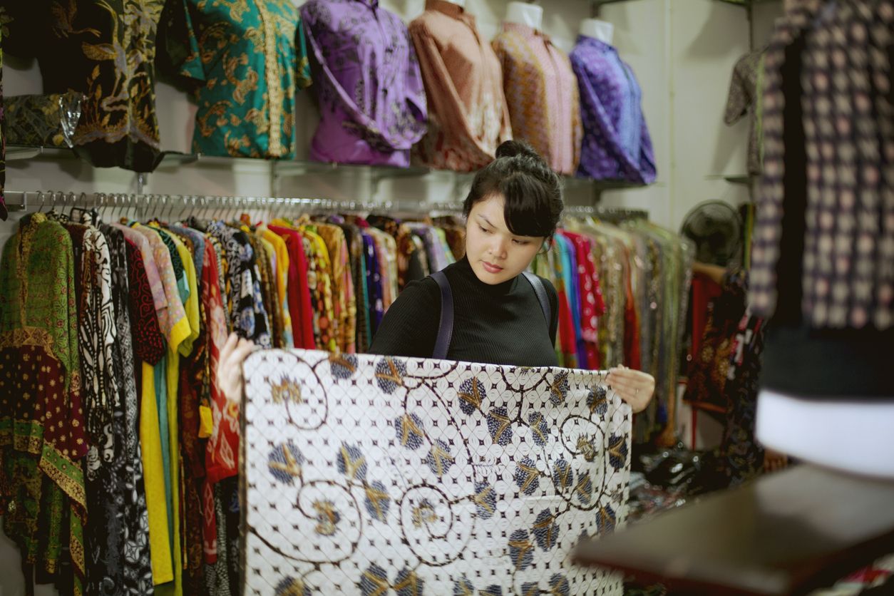 Menyambut Hari Batik Nasional, Shopee mencatat adanya 600 persen peningkatan ekspor batik lewat Program Ekspor Shopee.
