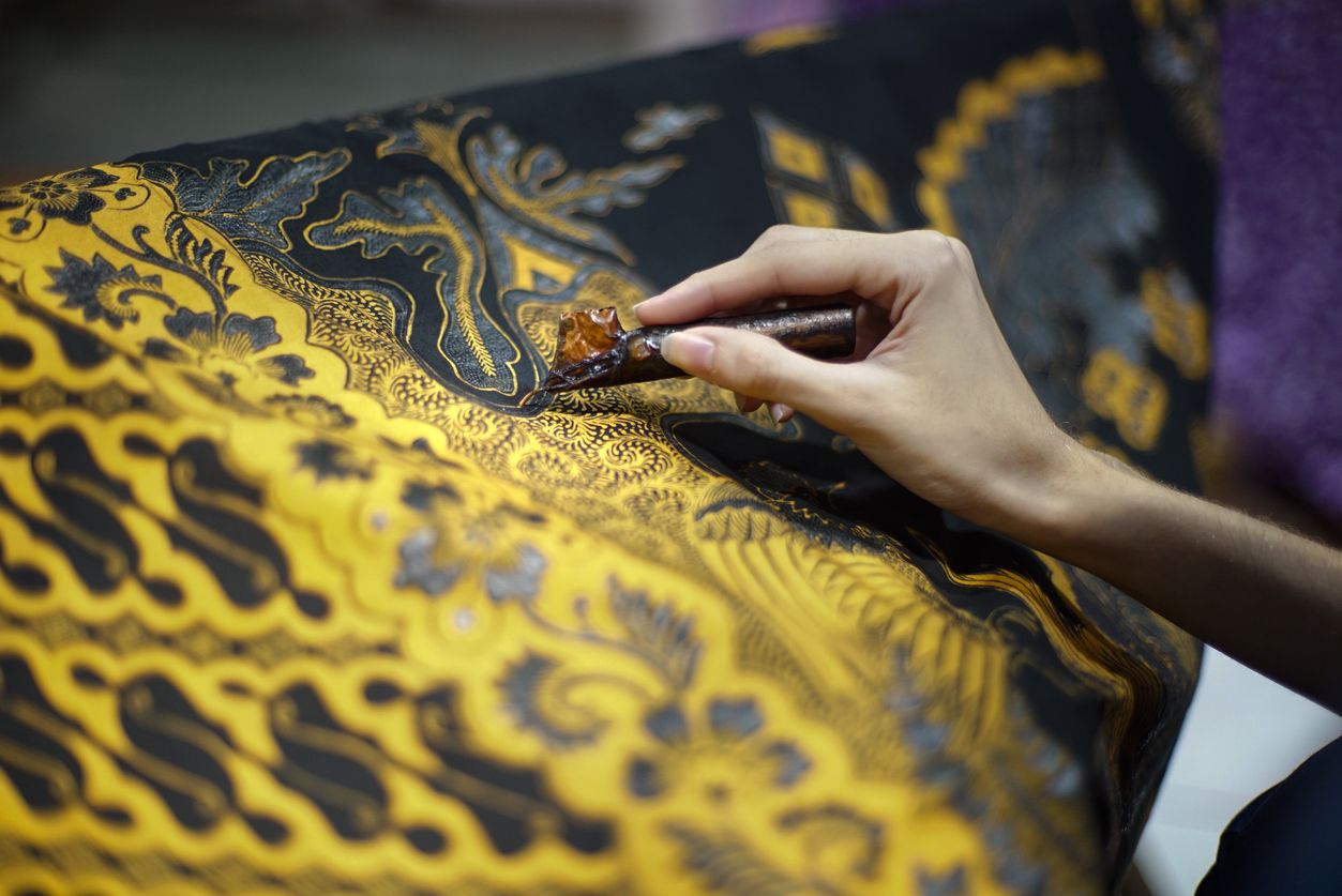 Berikut ini hidden gem musuem batik, ada di Jakarta hingga Bali. Yuk kunjungi sambil merayakan Hari Batik Nasional!