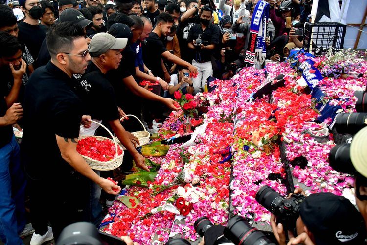 Cerita ASN yang juga jadi korban tragedi Kanjuruhan. Melihat korban-korban lain tak berdaya saling berdesak-desakan.