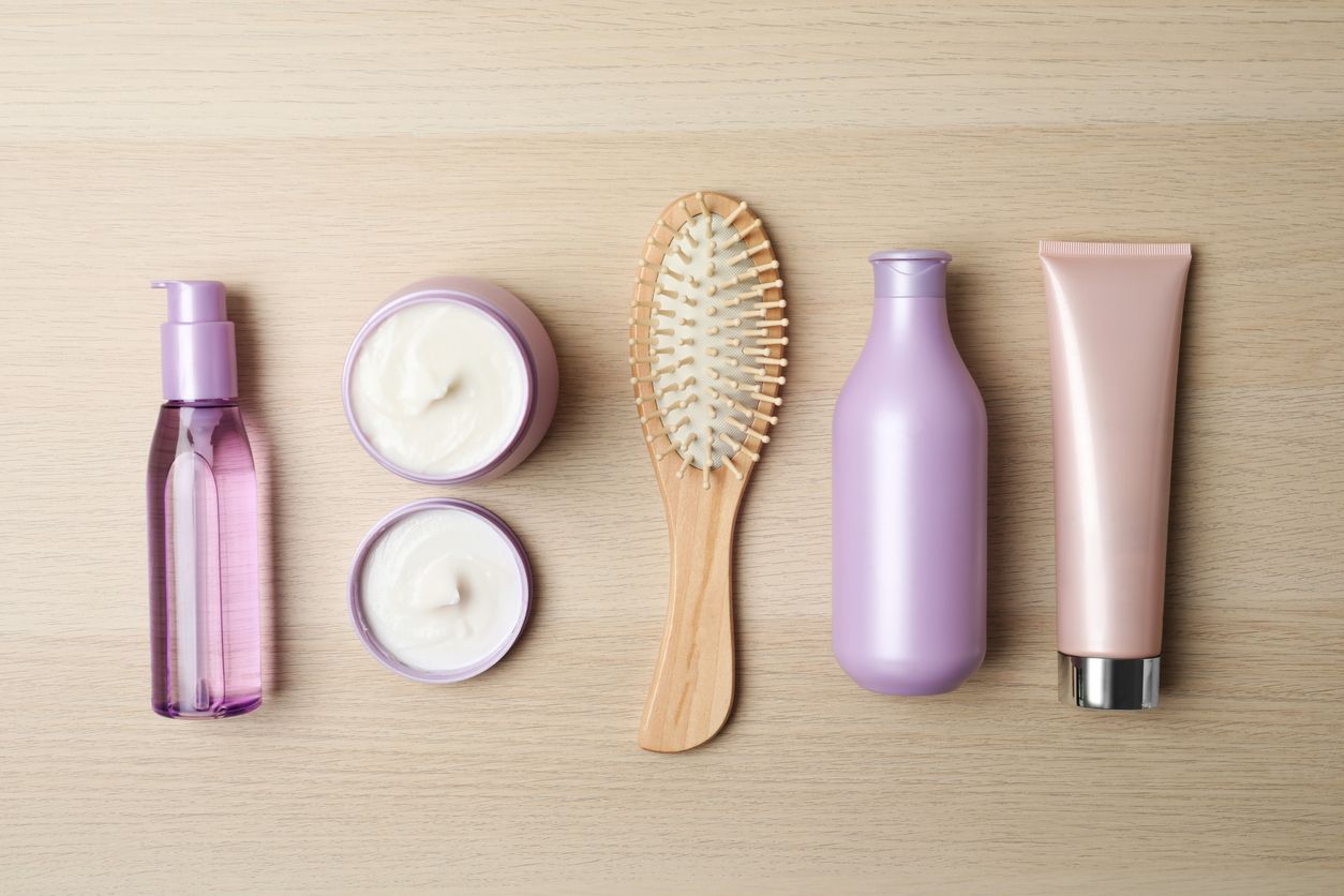 Mulai dari hair care hacks saat traveling hingga kado natal sneaker. Ini berita terpopuler fashion dan beauty.