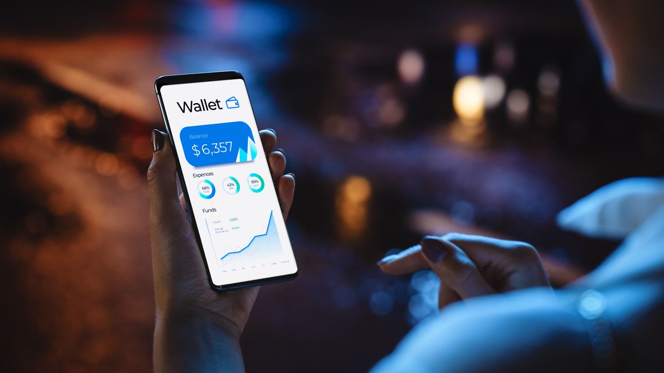 Punya banyak dompet digital? Ini tips hemat mengelola uang yang bisa kamu terapkan menurut perencana keuangan!