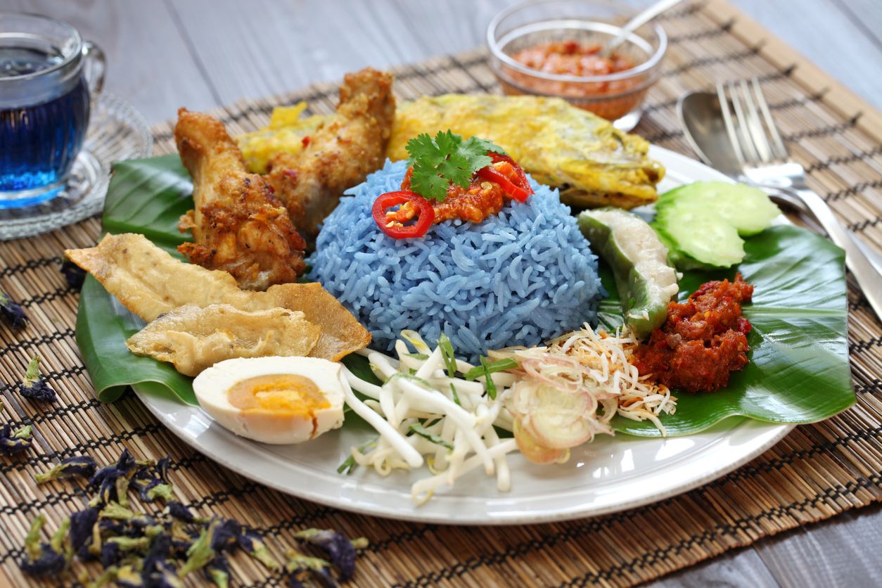 Kawan Puan bosan dengan tampilan nasi putih? Ada tips memasak cepat nasi kerabu yang warnanya biru, nih. Yuk, simak ulasannya!