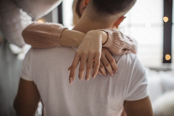 Benarkah memahami love language pasangan bisa membuat hubungan asmara lebih harmonis? Berikut penjelasan lengkapnya!