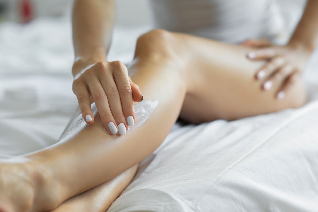 Eksfoliasi kulit tubuh bisa dilakukan dengan exfoliating body lotion. Sebelum mencoba, kenali dulu apa saja manfaatnya berikut!