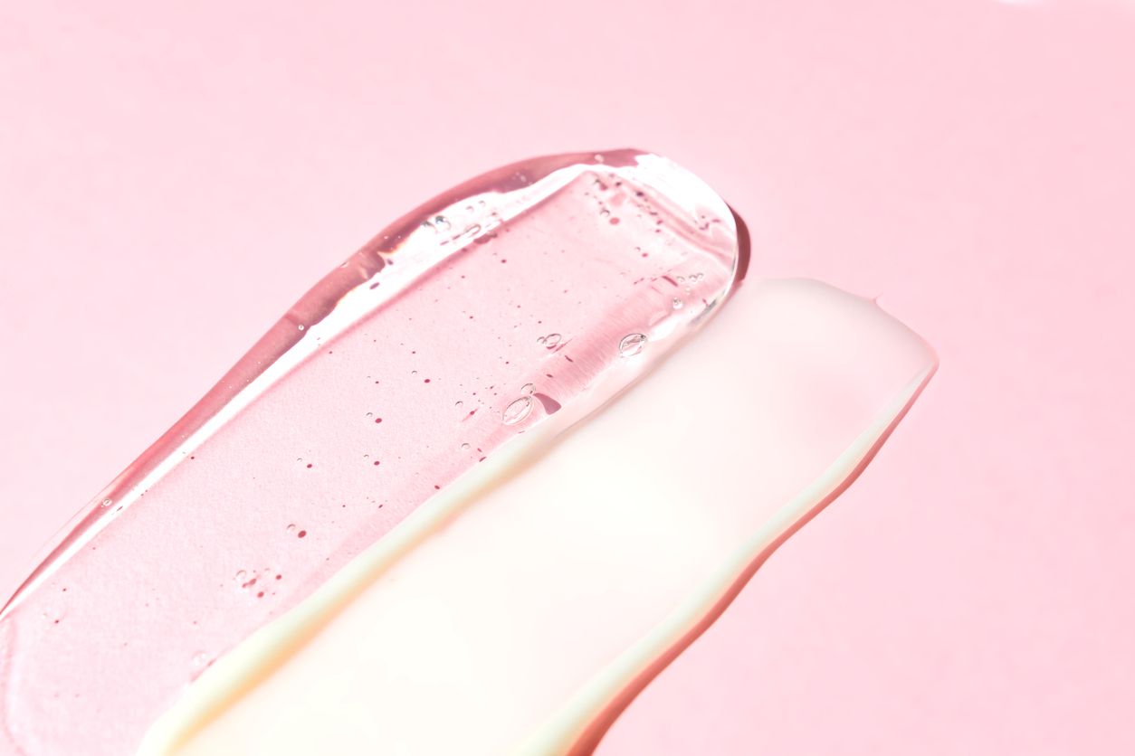 Berikut ini enam bahan aktif yang bermanfaat sebagai anti-aging yang biasanya ada di skincare Korea.