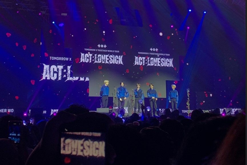 Ini 4 momen menarik konser musik TXT di Jakarta pada Rabu, 12 Oktober 2022. Taehyun TXT bawakan lagu dari penyanyi Tulus.