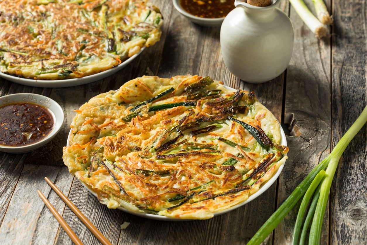 Kawan Puan mau coba makanan Korea? Ada tips memasak cepat pajeon atau pancake daun bawang, nih. Yuk, simak!