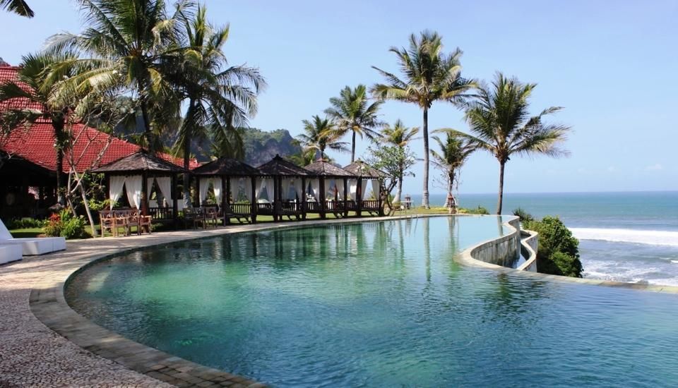 Berencana liburan ke pantai? Berikut ini ada lima rekomendasi hotel dan resor dekat pantai dengan harga terjangkau.