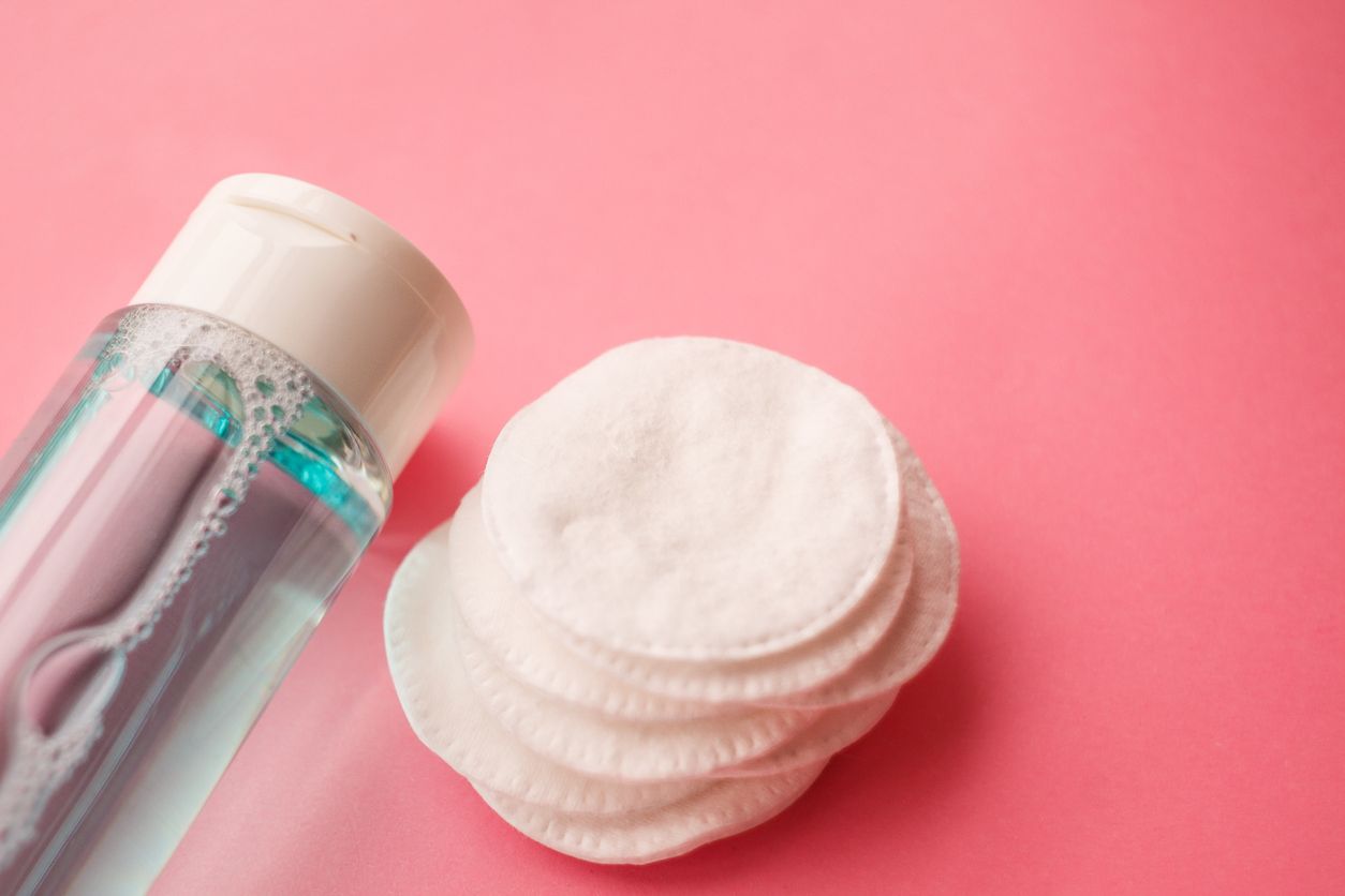 Punya formula yang aman dan tidak menimbulkan iritasi, simak ulasan rekomendasi exfoliating toner untuk kulit sensitif.