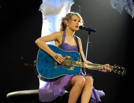 Gitar yang pernah dipakai Taylor Swift