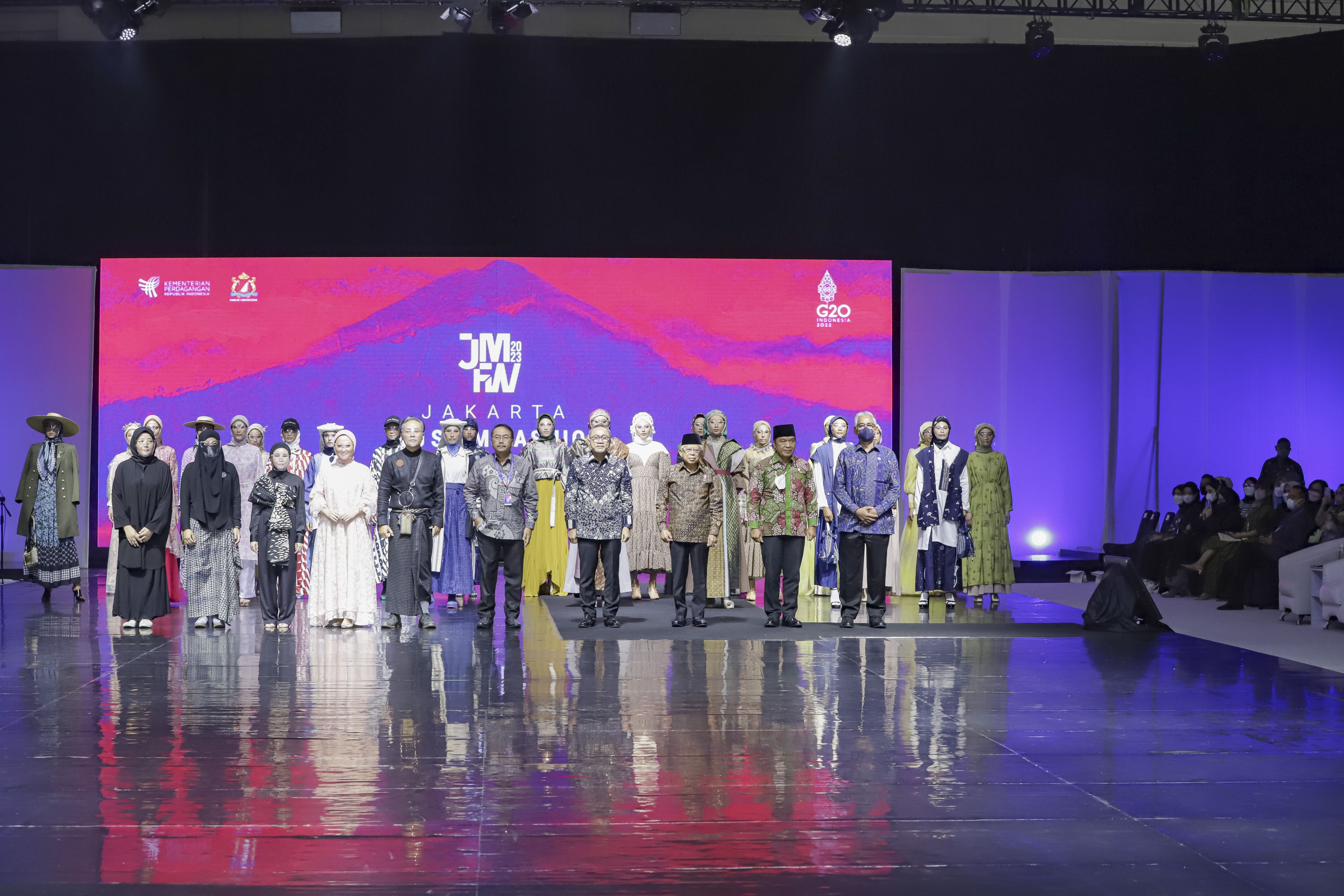Jakarta Muslim Fashion Weel (2023) yang digelar sejak Kamis (20/10/2022) menampilkan sebanyak 1.000 koleksi dari 144 desainer dan brand.