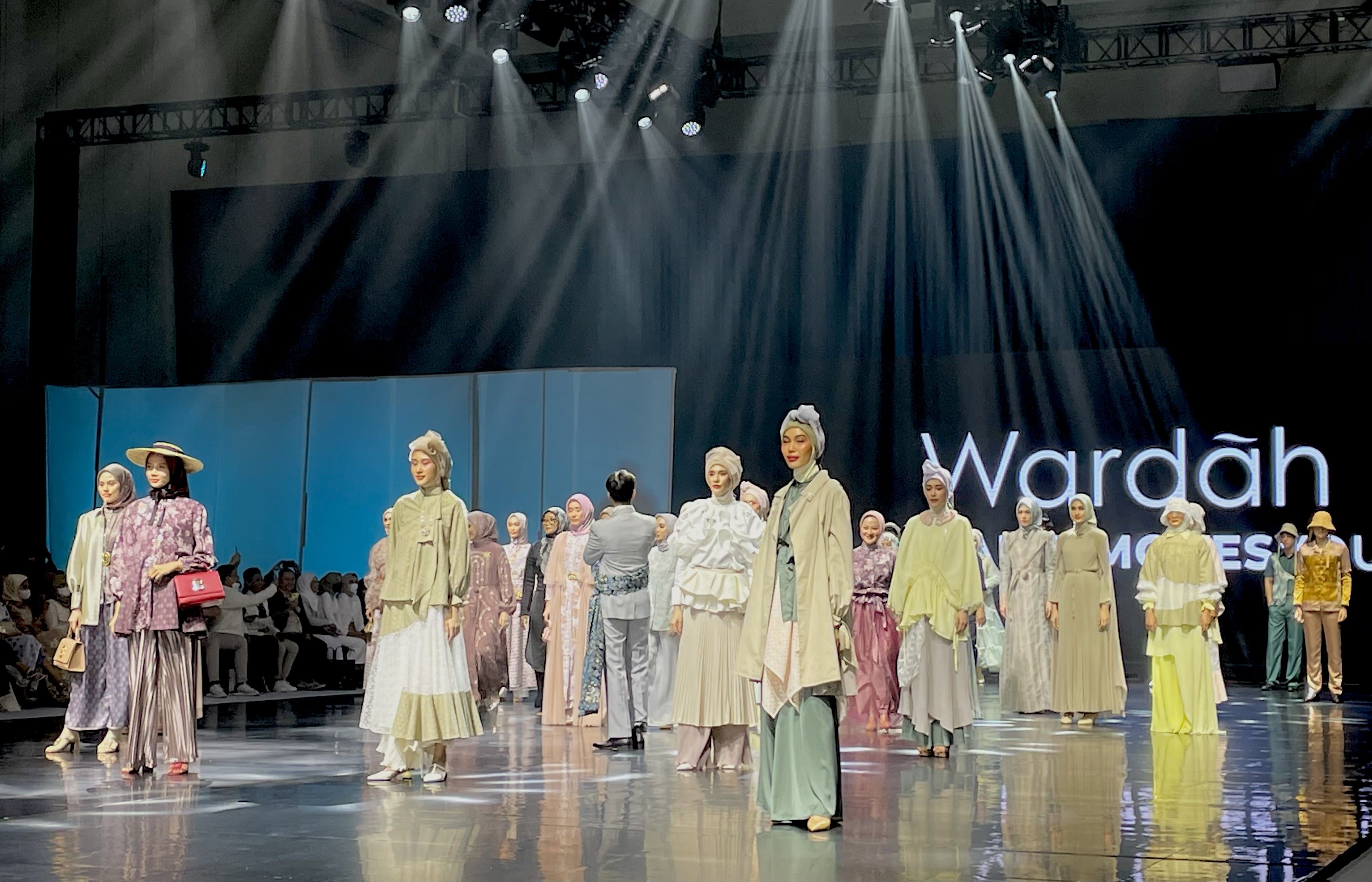 Ini detail koleksi enam desainer Tanah Air yang dipersembahkan di Jakarta Muslim Fashion Week (JMFW) 2023 lewat dukungan dari Wardah.