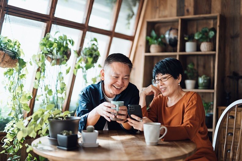 Komitmen dalam hubungan suami istri adalah kunci pernikahan yang langgeng. Lalu bagaimana cara memperkuat komitmen pernikahan?