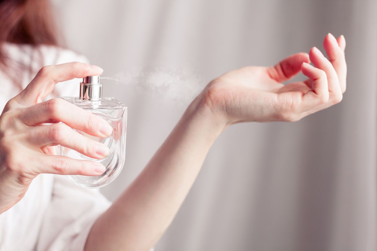 Jenis parfum extrait de parfum banyak dijual di pasaran. Namun, sebenarnya apa itu extrait de parfume? Berikut ulasannya!
