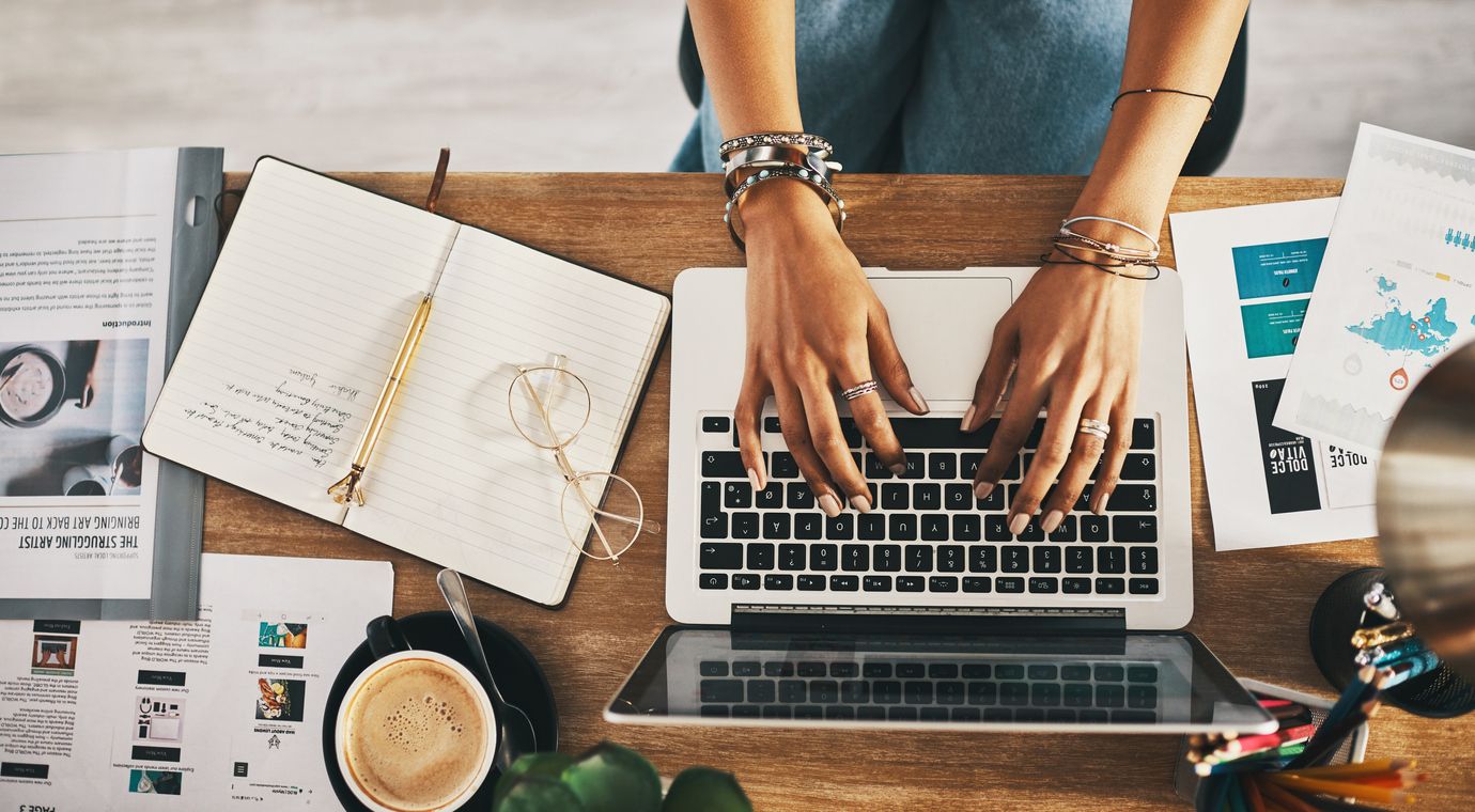 Ibu rumah tangga juga bisa kok memiliki side hustle atau pekerjaan sampingan dari rumah. Ini dia deretan ide side hustle yang bisa dilakukan.
