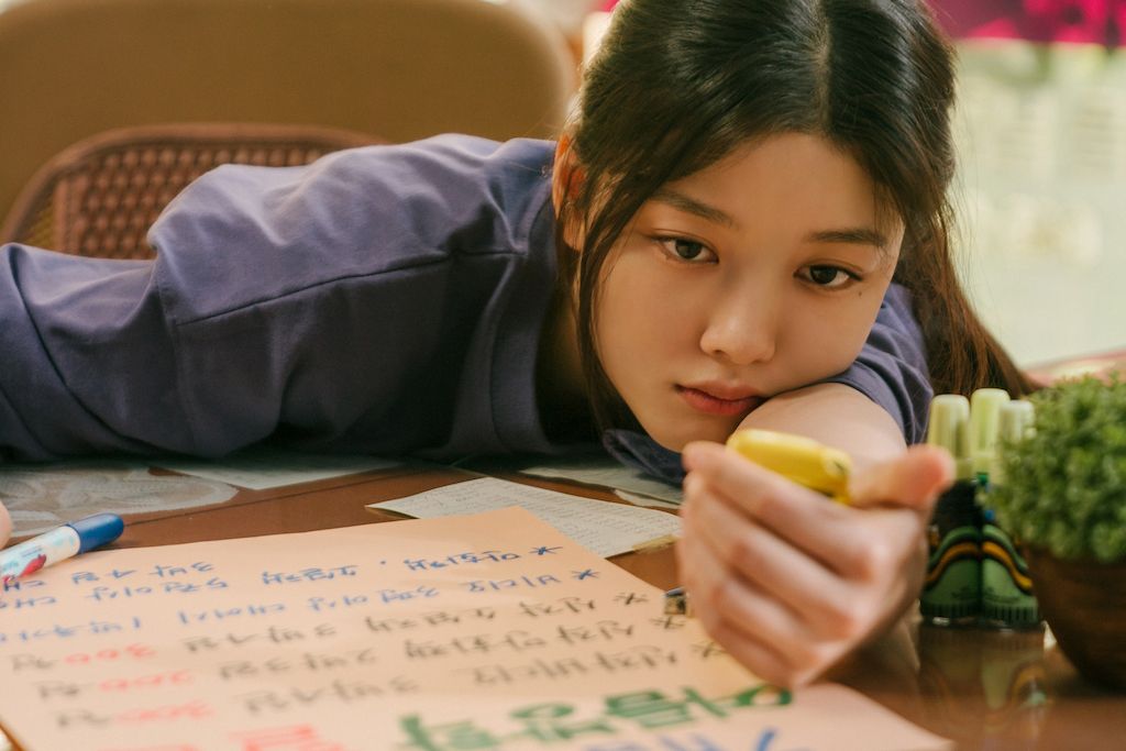 Sinopsis film 20th Century Girl produksi Korea Selatan yang mengangkat kisah cinta anak remaja masa SMA kemudian bertemu lagi saat sudah dewasa.