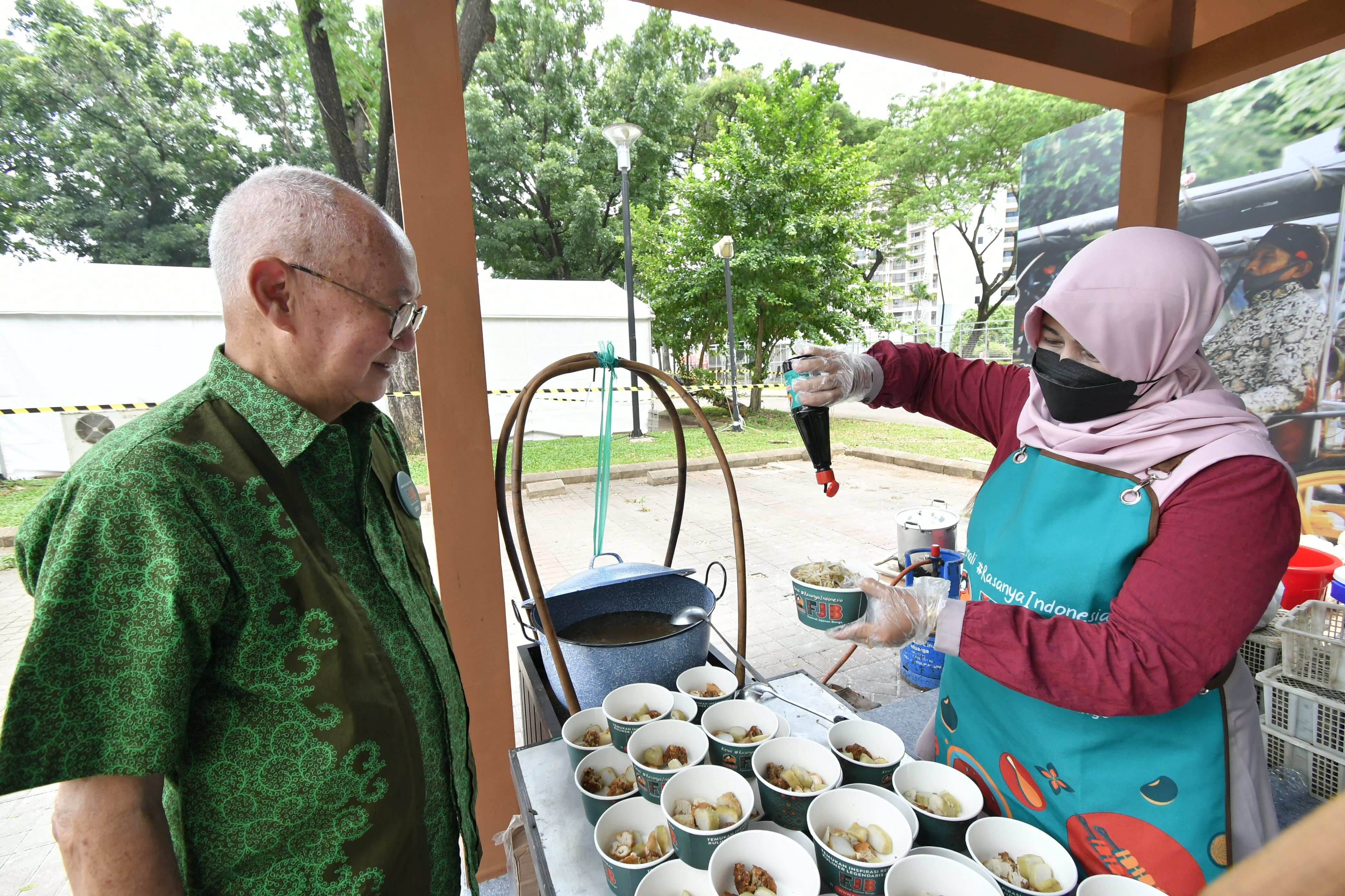 Berikut ini empat tips berkunjung ke Festival Jajajan Bango 2022, mulai dari daftarkan diri secara online hingga coba makanan legendaris