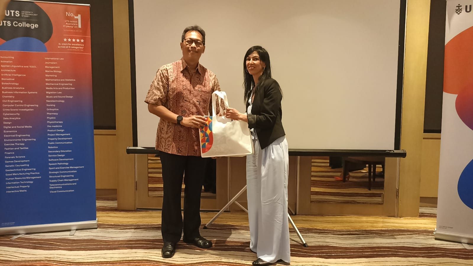 Jurusan komunikasi selalu menjadi salah satu program studi yang paling diminati oleh para calon mahasiswa baru. Ini kampus pilihan di Australia.