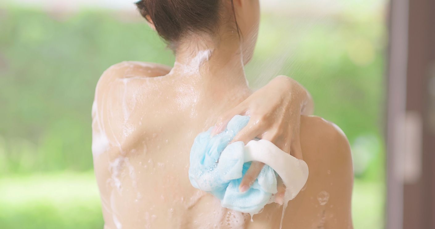 Membersihkan kulit yang dilengkapi dengan aroma menyegarkan, berikut ini rekomendasi body wash yang wangi tahan lama!