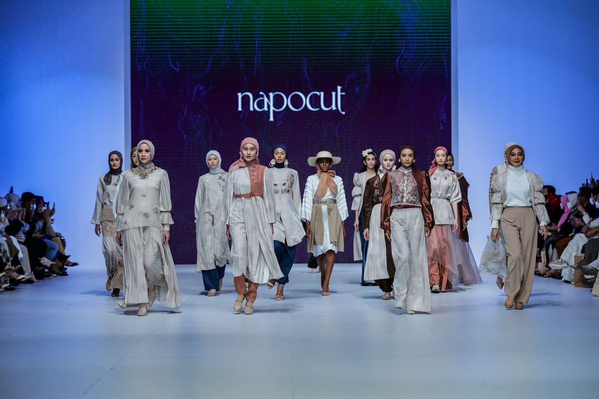 Brand hijab naPocut debut di Jakarta Fashion Week (JFW) 2023 dengan menampilkan beragam koleksi terbarunya. Seperti apa? Cek selengkapnya!