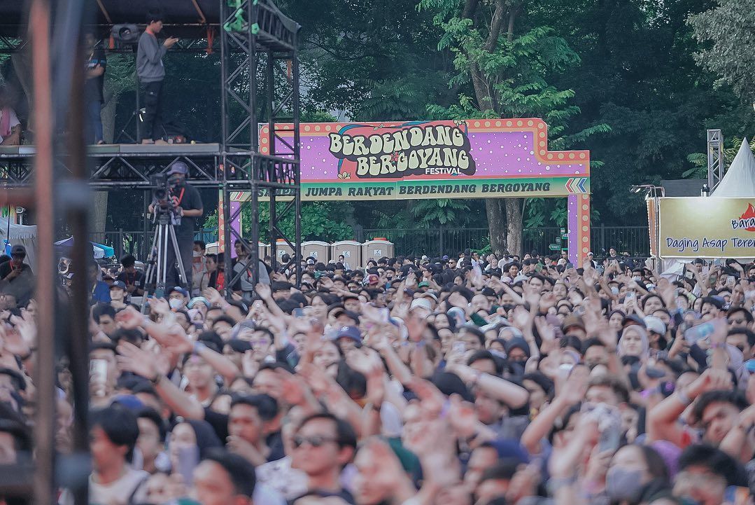 Pengamat musik Wendi Putranto soroti kesalahan utama dari festival musik Berdendang Bergoyang di Jakarta.