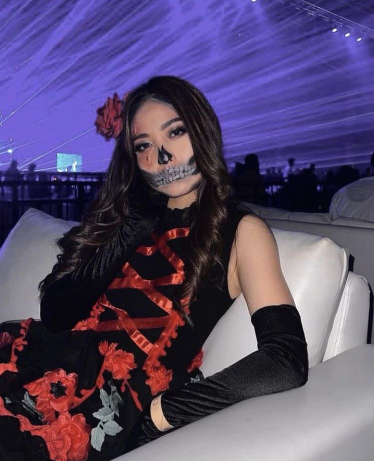 Mulai dari gaya Halloween artis Indonesia hingga rekomendasi foot peeling mask. Ini berita terpopuler fashion dan beauty.
