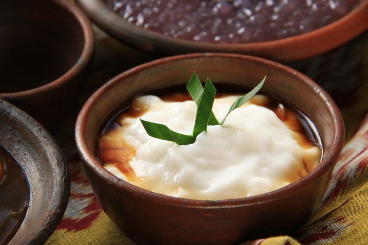 Berikut ini 3 tips membuat bubur sumsum, mulai dari mengayak tepung beras dan jangan masak pakai api besar