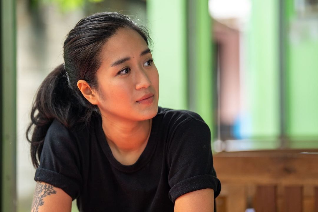Chef Renatta potong rambut sendiri menggunakan gunting. Ini berbagai tips memotong rambut agar hasilnya rapi!