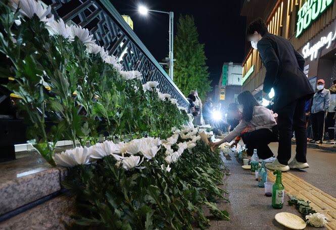 Tragedi Halloween di Itaewon ternyata memakan korban pelajar SMP, SMA, dan juga guru yang pada malam itu ikut melakukan perayaan.